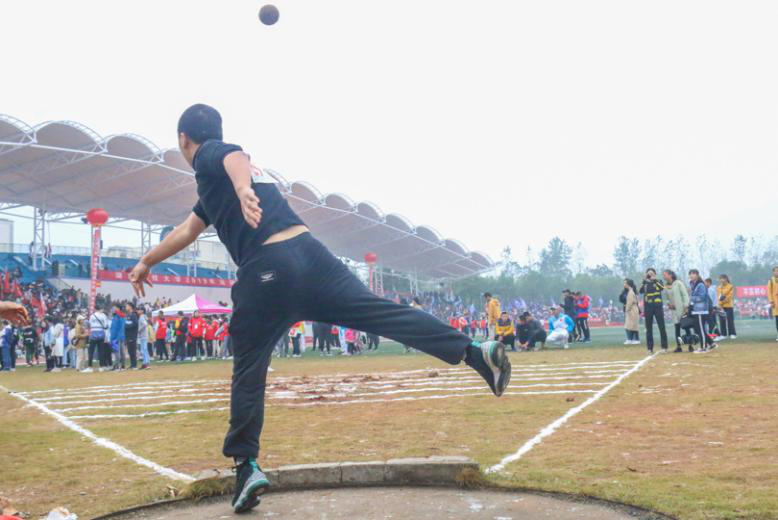 46ee1182fbdd4a4291da61bb28db53c4.png 程博立扔铅球瞬间.png