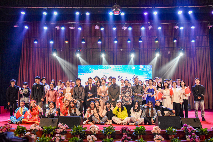 39650d900579462ba4ebebd76b73c34d.png 合照.png