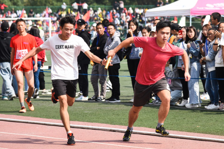 ff69cbf8e93c4088824ecf37b27e2384.png 接力赛交棒.png