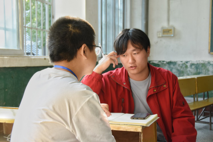 d1c9b7d9483746b88cd6a4fb358b6b5b.png 刘宗齐在接受采访.png