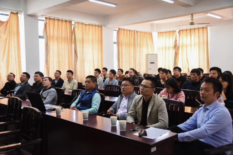 d8a8060a2af54946a82dece51d321734.png 讲座现场.png