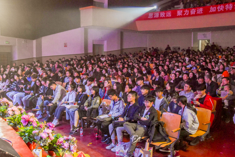 78645c705d1b4e82b040c2541a12afc1.png 现场观众.png