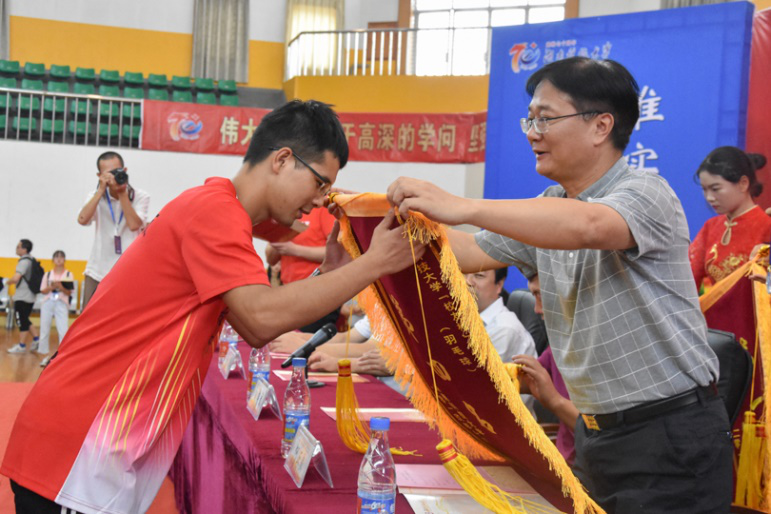 0f9d25a799c84b238759d4ffbde61629.png 颁奖.png