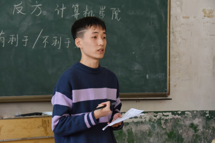 e58cc74bd94a472d92ae3d06f879800a.png 评委何李佳在点评.png