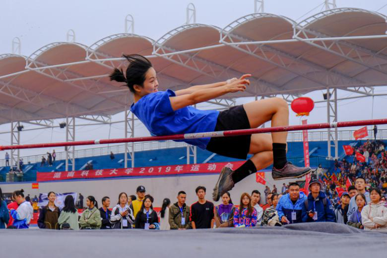 2bbec5b624a24f76a39b75316788eede.png 女子跳高特写.png