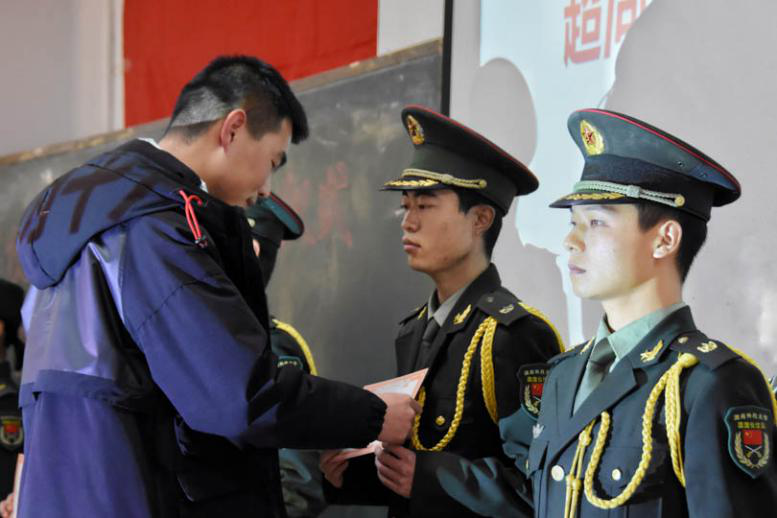 0055e048a0bf460197fd0ae2a795ada1.png 颁发聘书.png